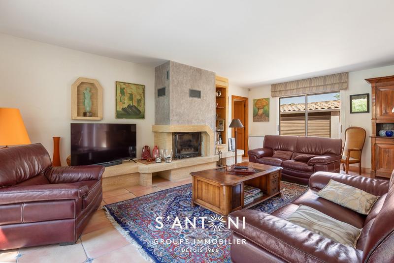 Maison - 202 m² - 8 pièces