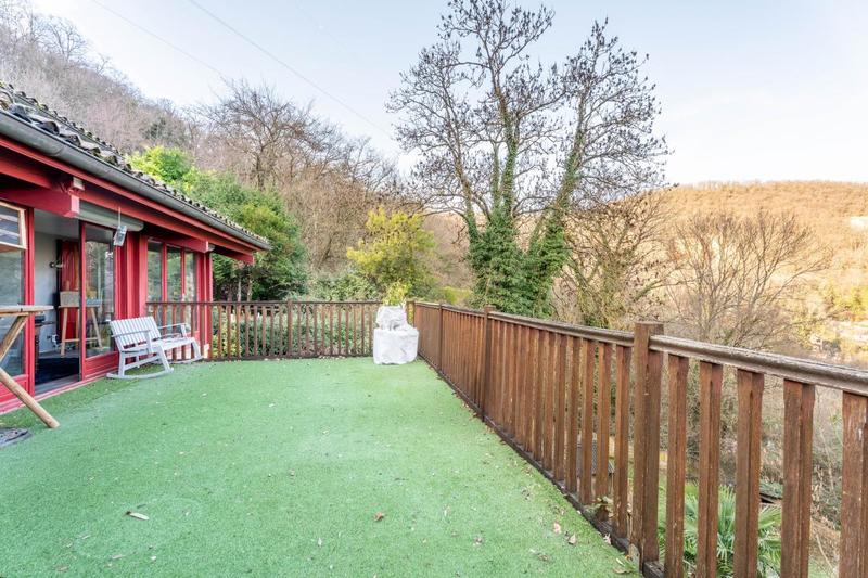 Maison - 240 m² - 7 pièces