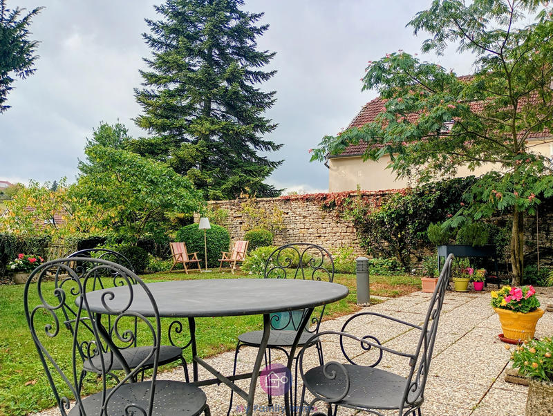 Maison - 390 m² - 11 pièces