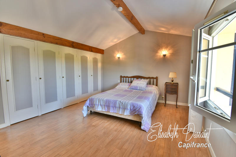 Villa - 234 m² - 10 pièces