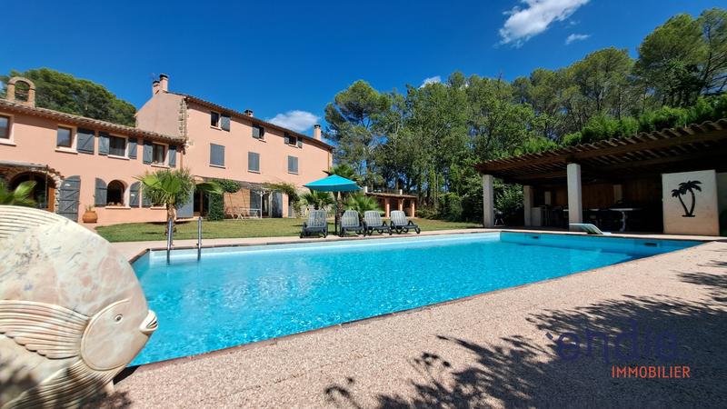 Maison - 450 m² - 15 pièces