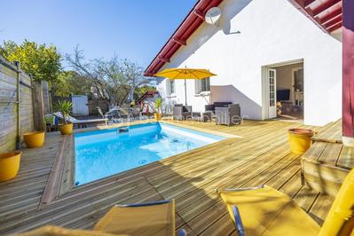 Maison - 250 m² - 9 pièces