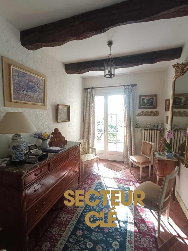 Maison - 230 m² - 5 pièces