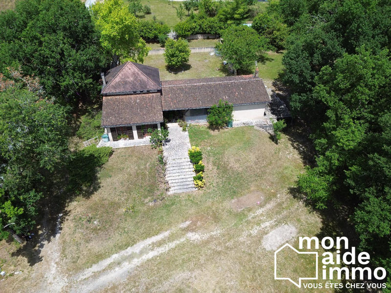 Maison - 240 m² - 8 pièces