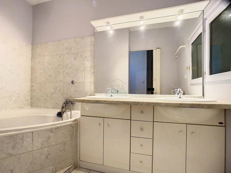 Maison - 99 m² - 4 pièces