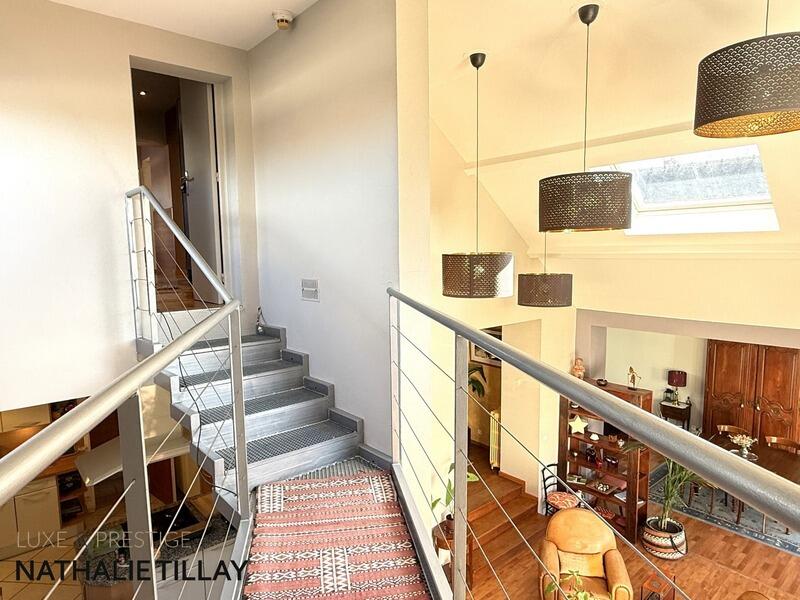 Maison - 274 m² - 10 pièces