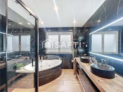 Maison - 97 m² - 5 pièces