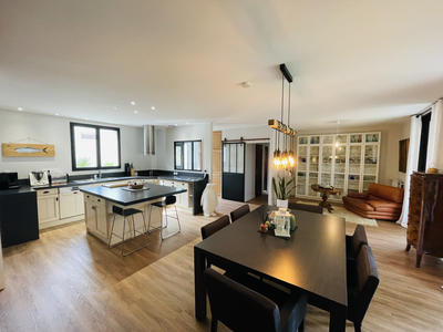 Maison - 140 m² - 5 pièces