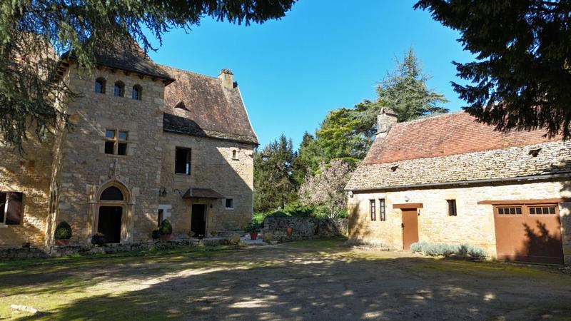 Propriété - 245 m² - 10 pièces