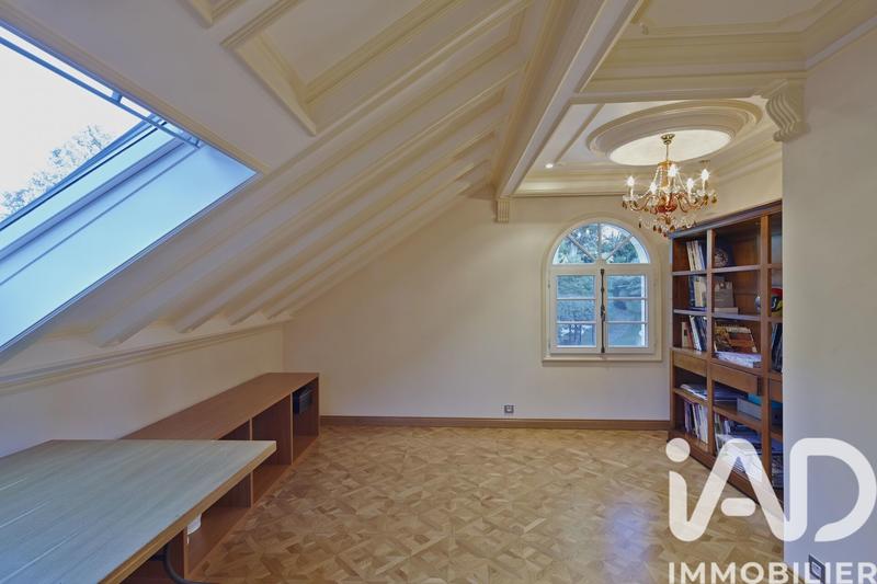 Maison - 296 m² - 10 pièces