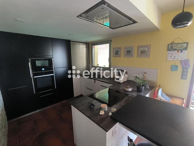 Maison - 211 m² - 6 pièces