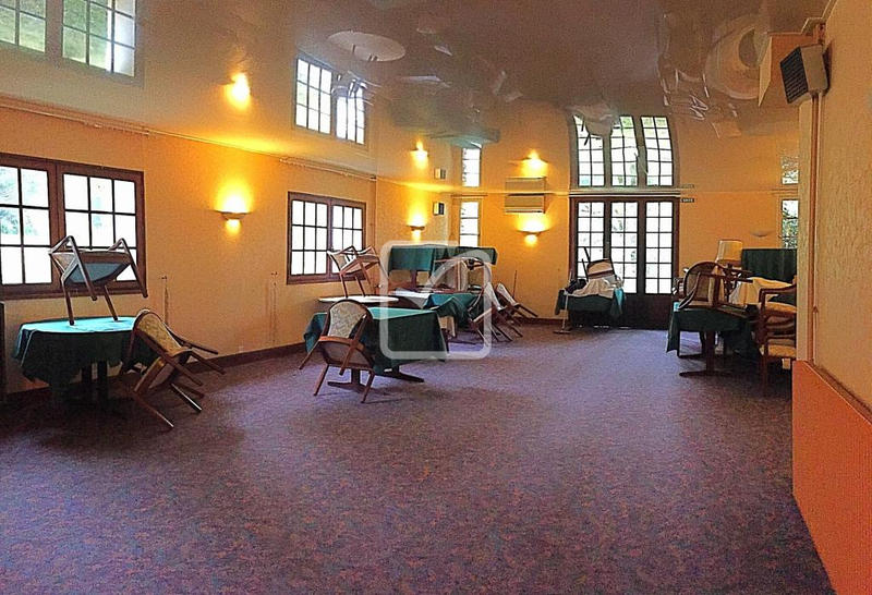 Propriété - 1 200 m² - 39 pièces