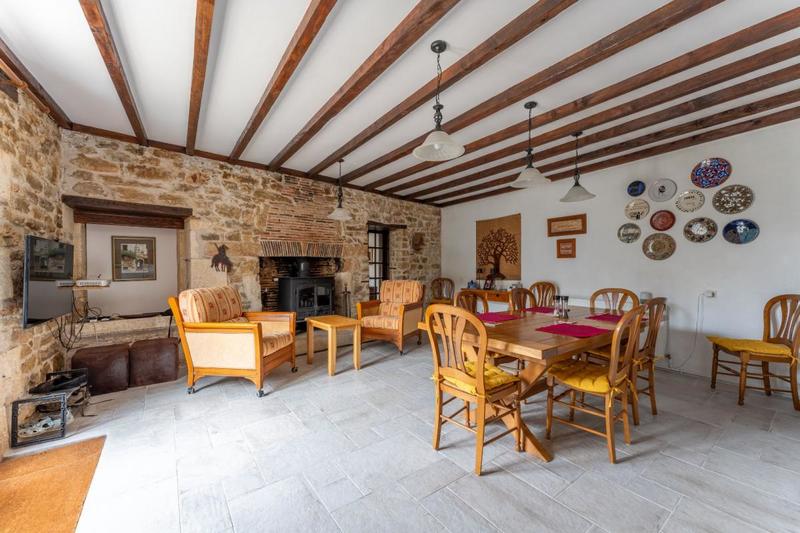 Maison - 300 m² - 11 pièces