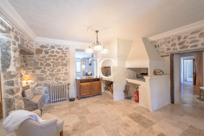 Maison - 397 m² - 12 pièces