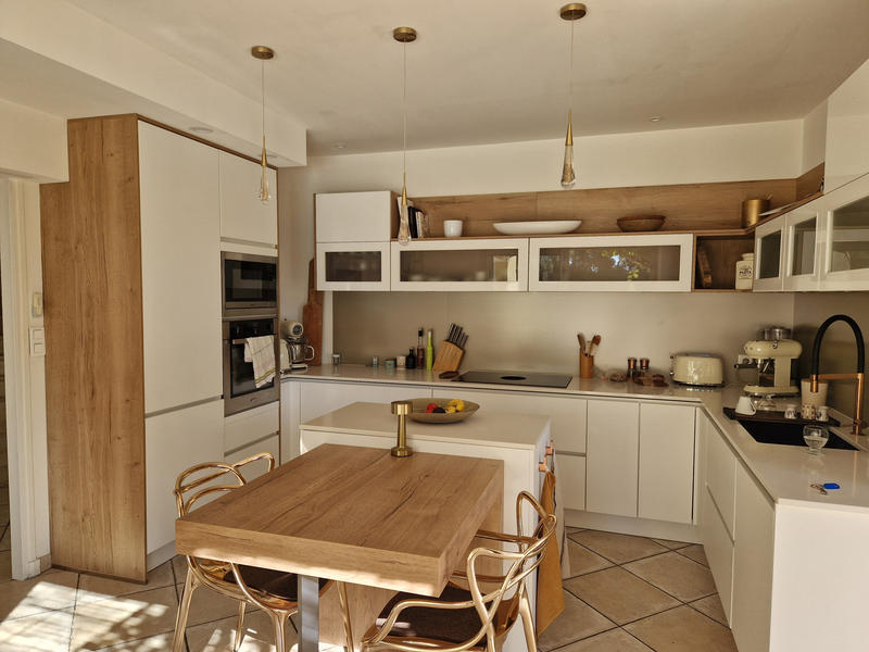 Maison - 205 m² - 6 pièces