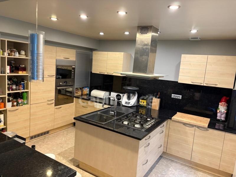 Maison - 122 m² - 6 pièces