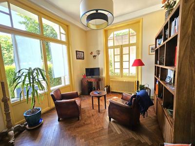 Maison - 210 m² - 8 pièces