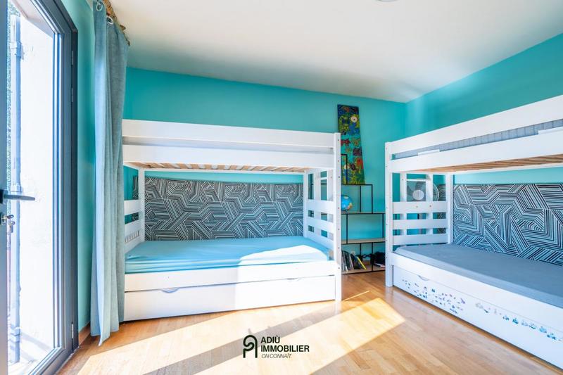 Propriété - 335 m² - 10 pièces