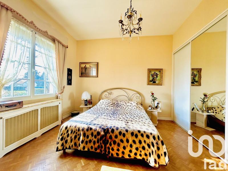 Maison - 202 m² - 8 pièces