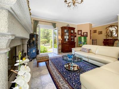Maison - 223 m² - 9 pièces