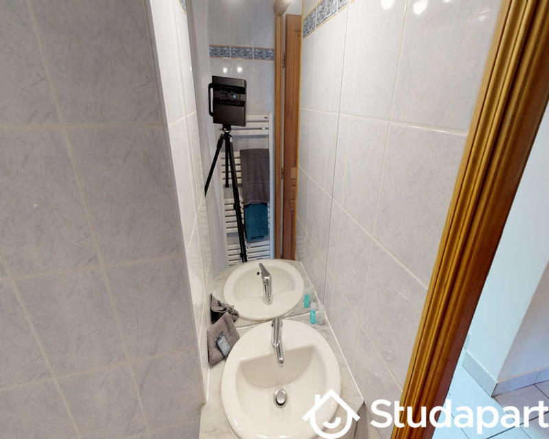 Chambre - 130 m² - 1 pièce