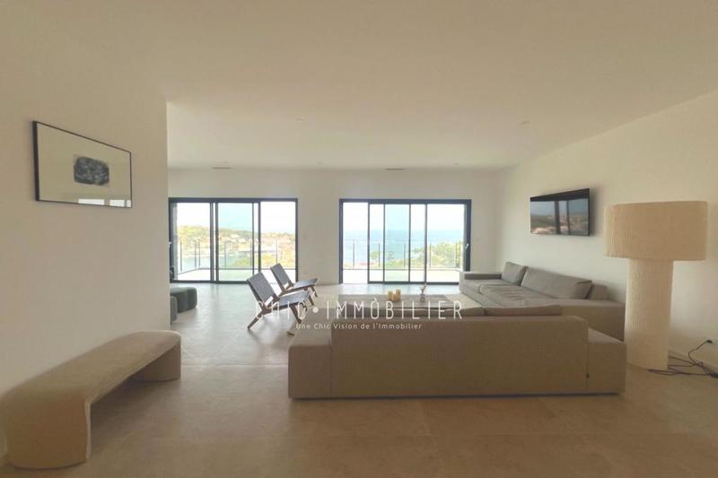 Propriété - 210 m² - 4 pièces