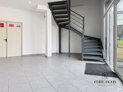 Entrepôt - 700 m²