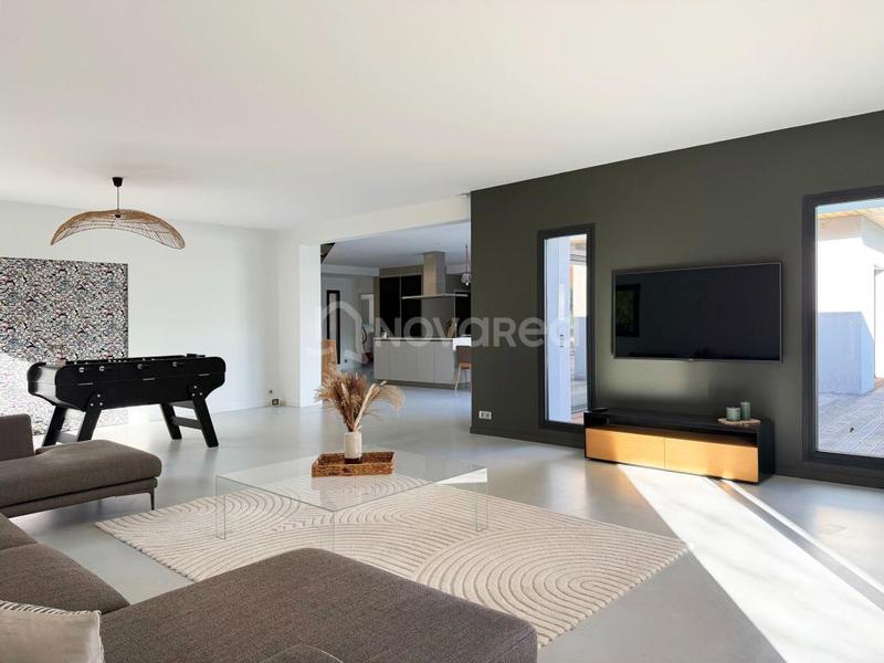 Maison - 265 m² - 8 pièces