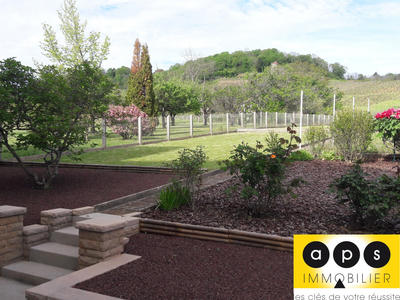 Maison - 220 m² - 14 pièces