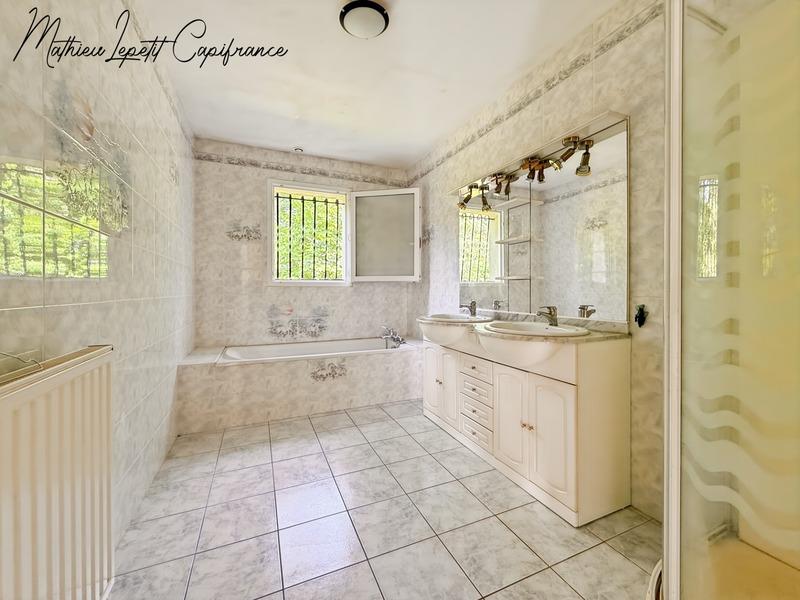 Maison - 170 m² - 6 pièces