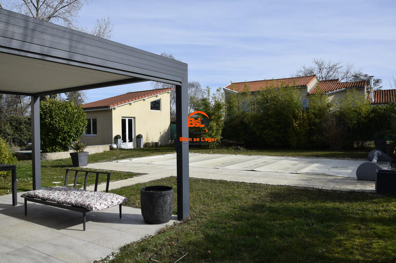 Maison - 225 m² - 8 pièces