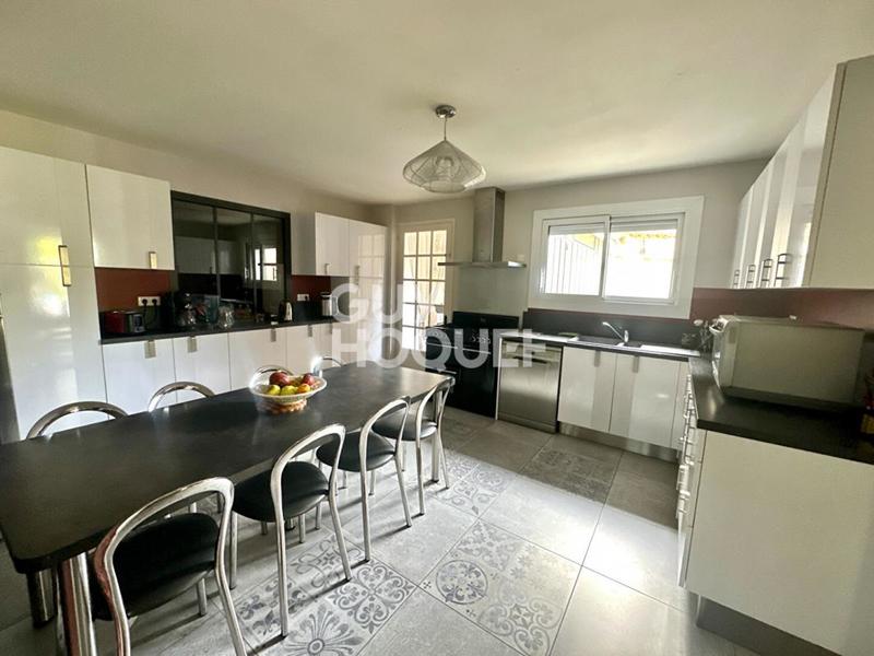 Demeure - 221 m² - 5 pièces