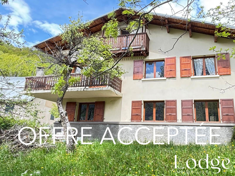 Maison - 240 m² - 10 pièces