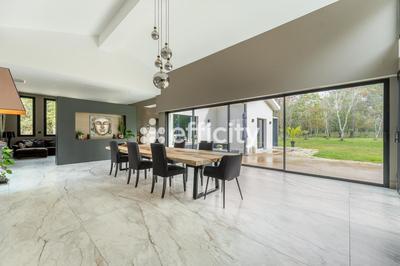 Maison - 290 m² - 10 pièces