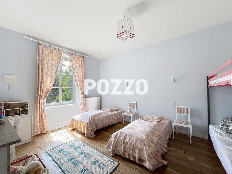 Maison - 201 m² - 10 pièces