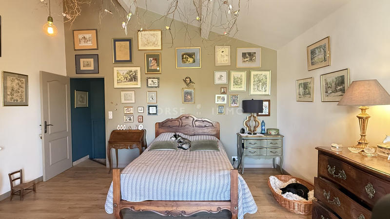 Maison - 220 m² - 7 pièces