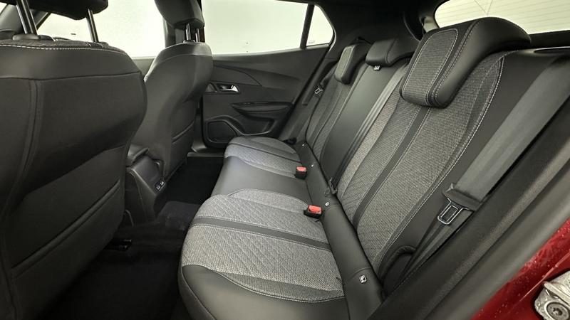 Peugeot 2008 II Hybrid 145 e-Dcs6 Allure