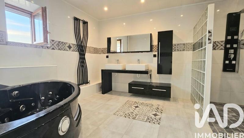 Maison de village - 170 m² - 7 pièces