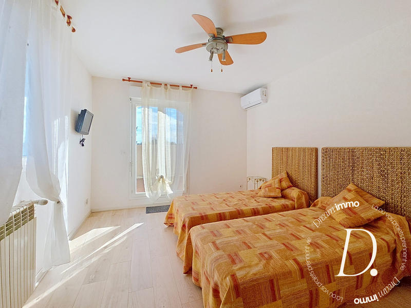 Villa - 270 m² - 8 pièces