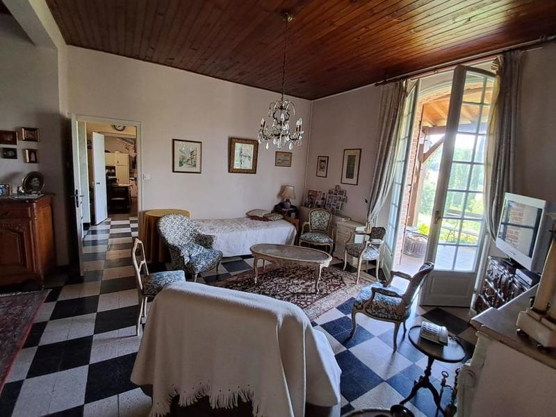 Propriété - 201 m² - 8 pièces