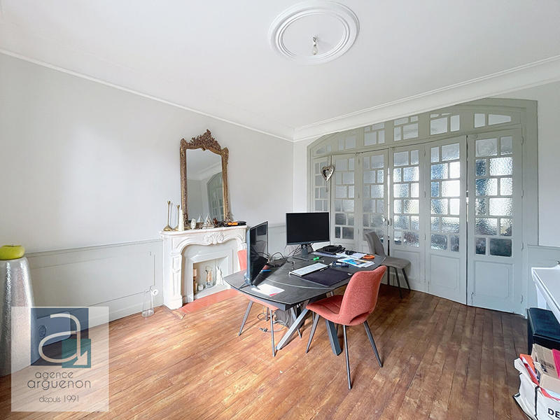 Maison - 220 m² - 7 pièces