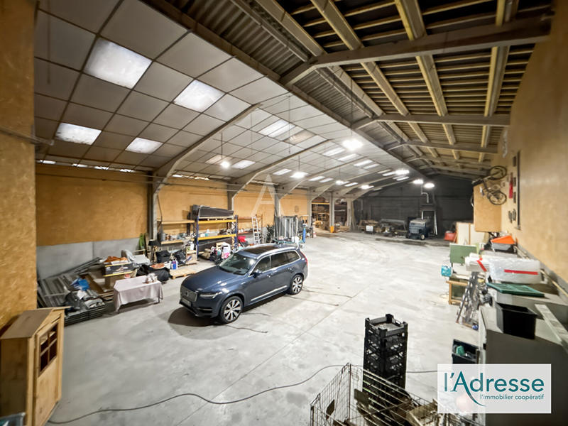 Local d'activité / Entrepôt - 2 000 m² - 5 pièces