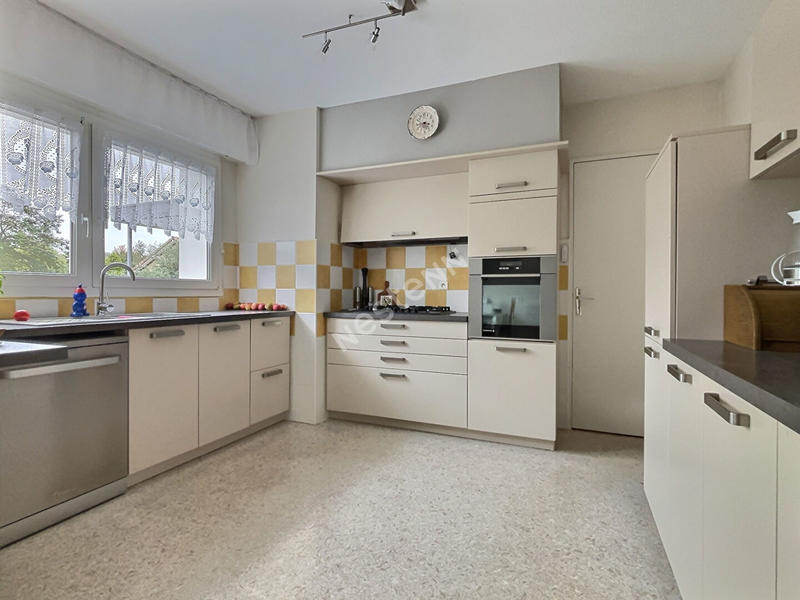 Maison - 187 m² - 8 pièces