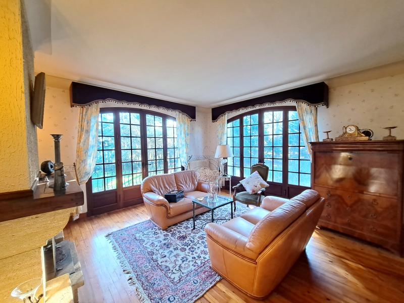 Maison - 224 m² - 9 pièces