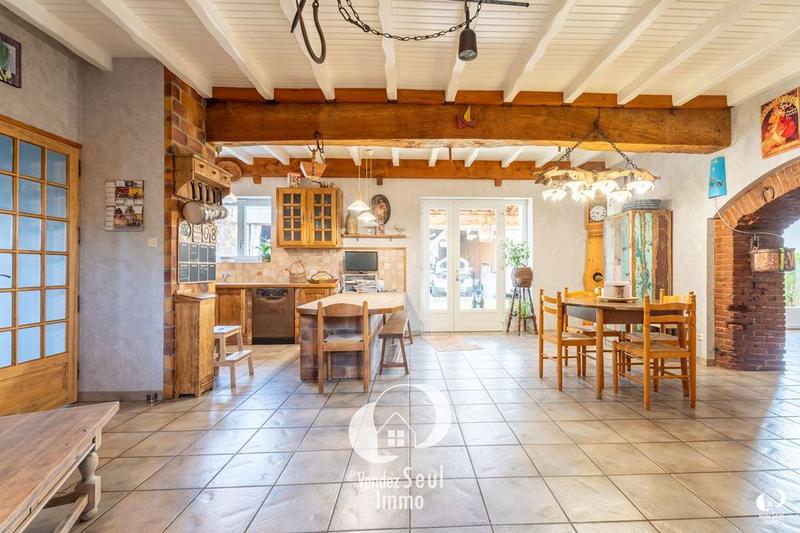 Maison traditionnelle - 202 m² - 7 pièces