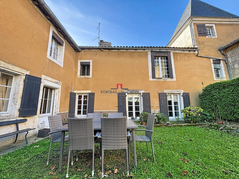 Maison - 251 m² - 5 pièces