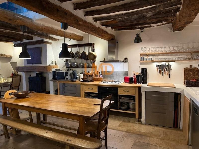 Maison - 195 m² - 8 pièces