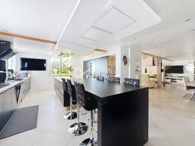 Villa - 258 m² - 10 pièces