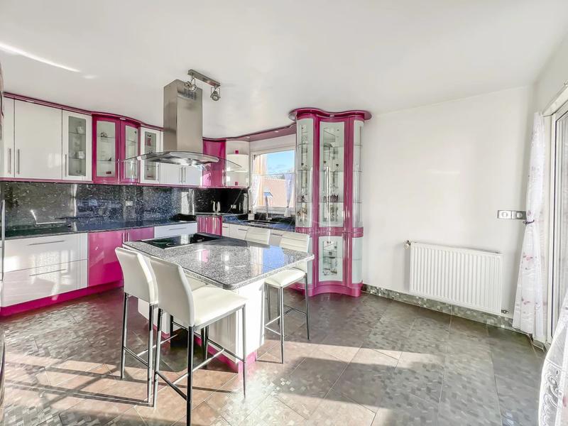 Maison traditionnelle - 363 m² - 10 pièces