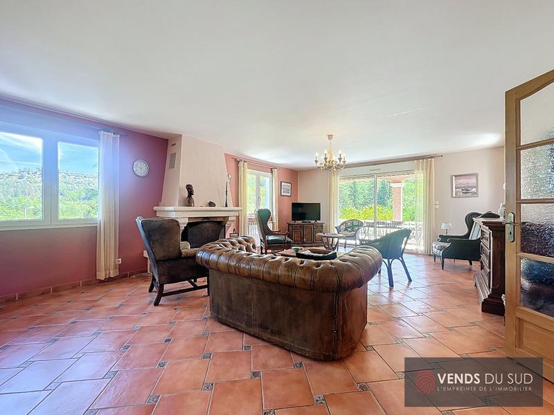 Maison - 215 m² - 8 pièces